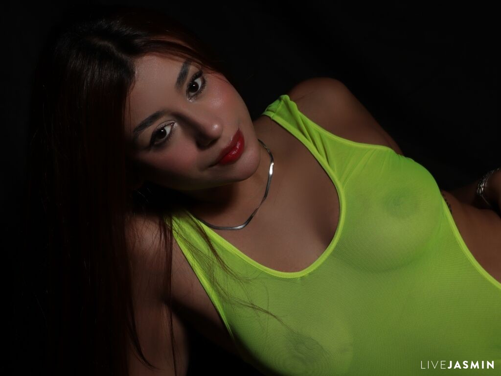 Cam girl profile image for EmyliSofia