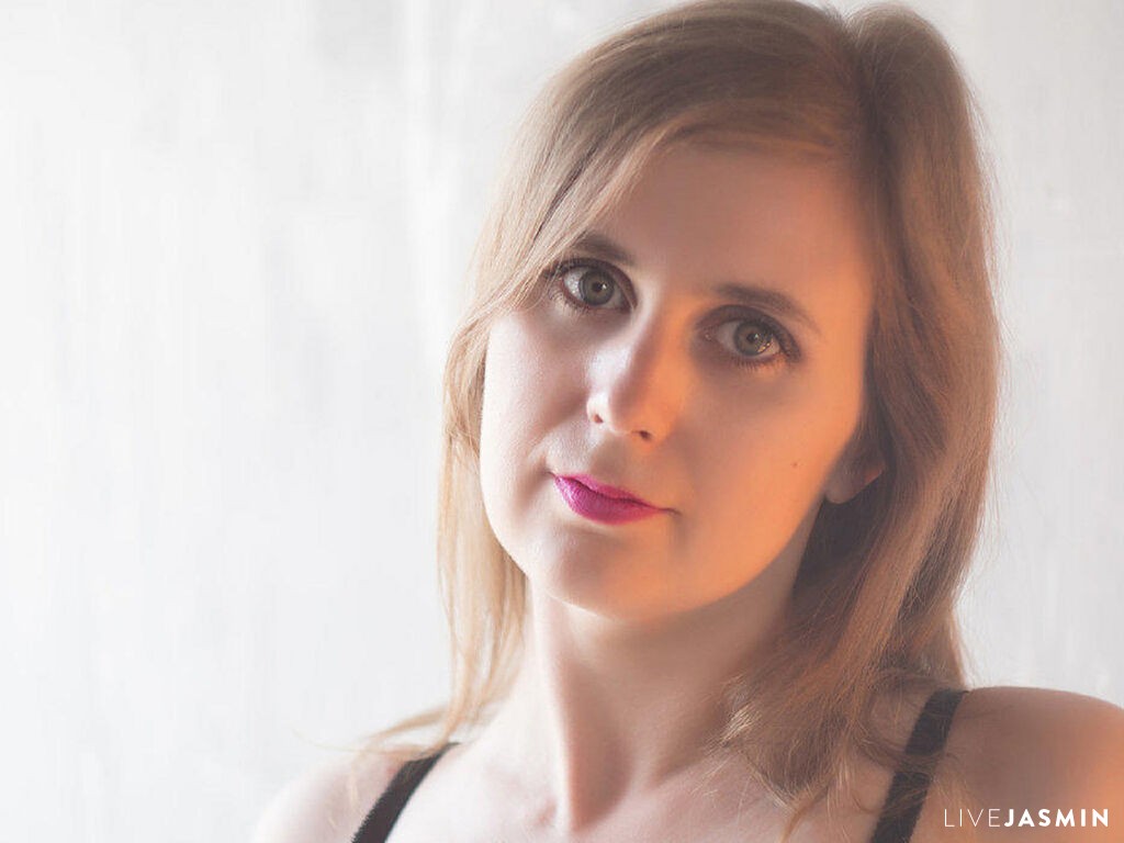 ErikaDoyle model profile and live status