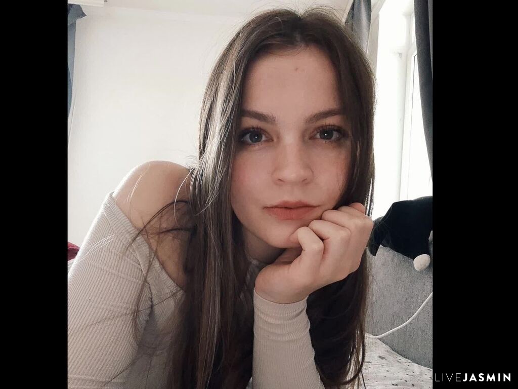 Cam girl profile image for ErynBjornstrom