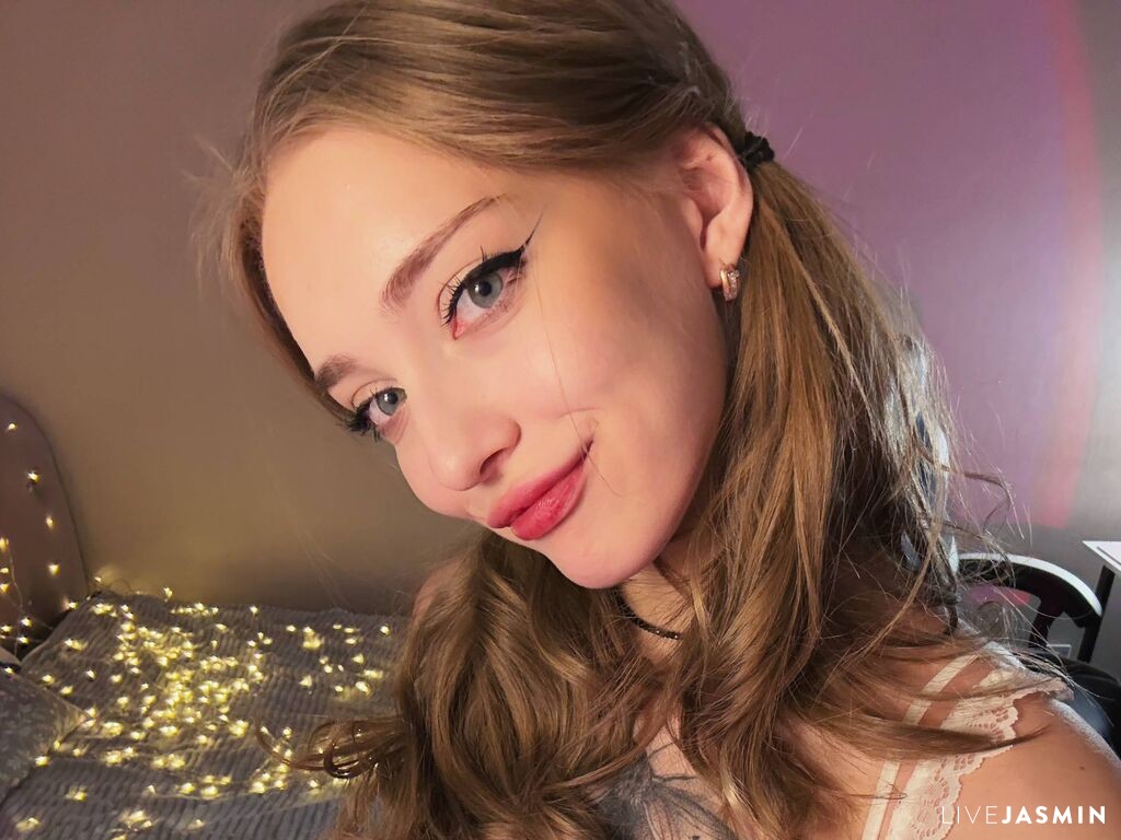 View EvaAlone live cam profile