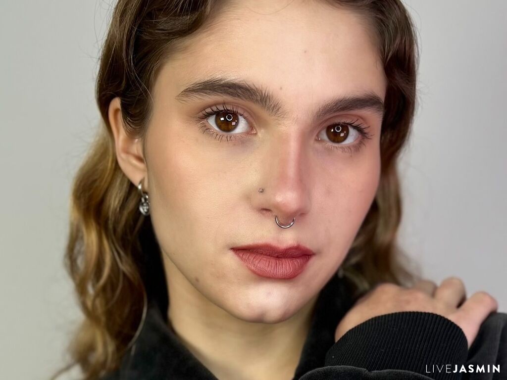 EvaEddie model profile and live status