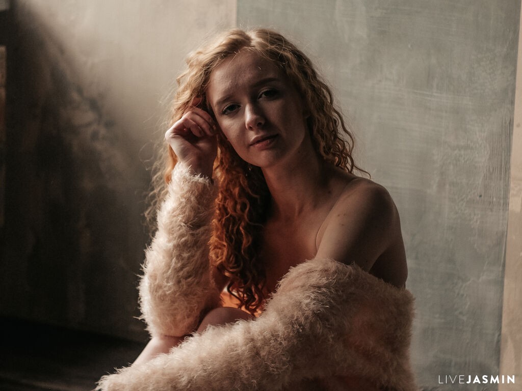Cam girl profile image for EvaLikkis