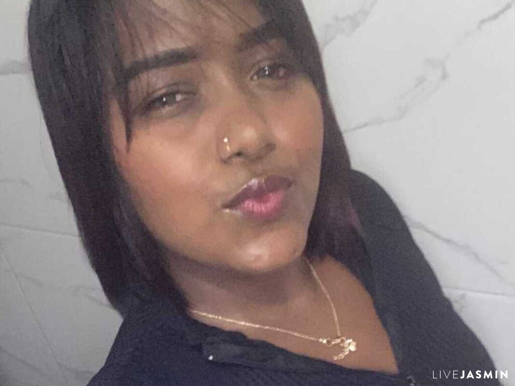 EvaMalia model profile and live status