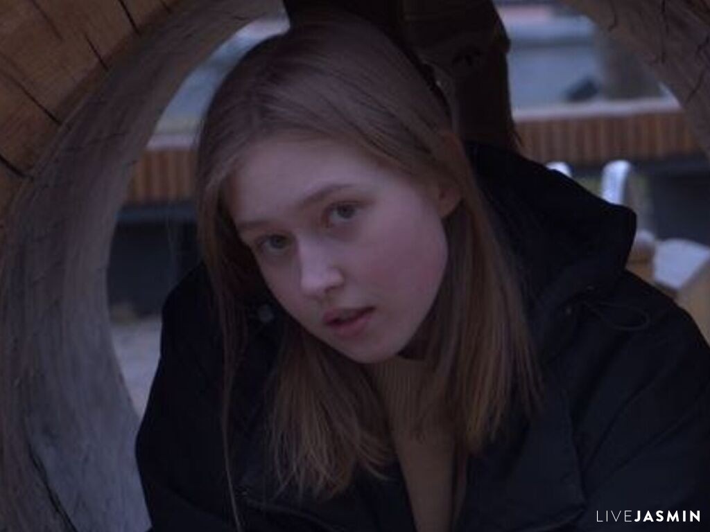 View EvelinaMoorina cam profile and live status