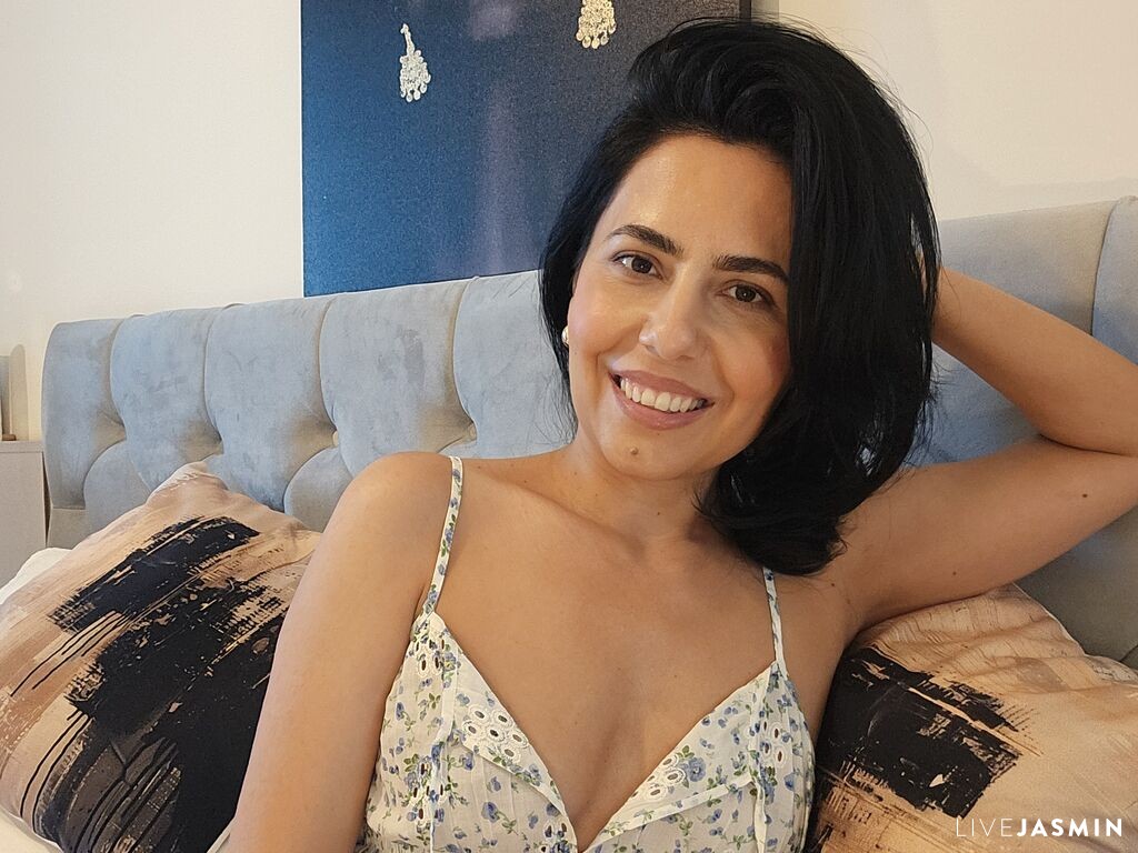 EvelineAngeles model profile and live status