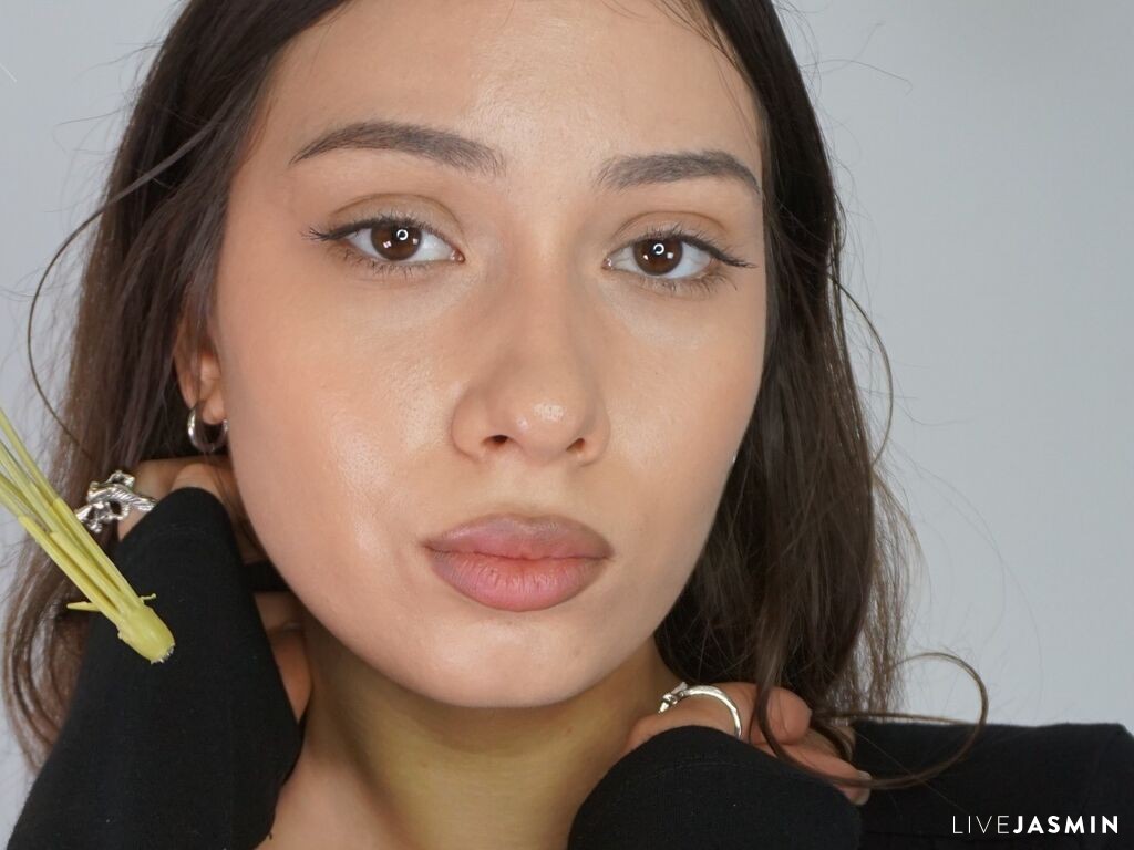 FilomenaMichioka model profile and live status