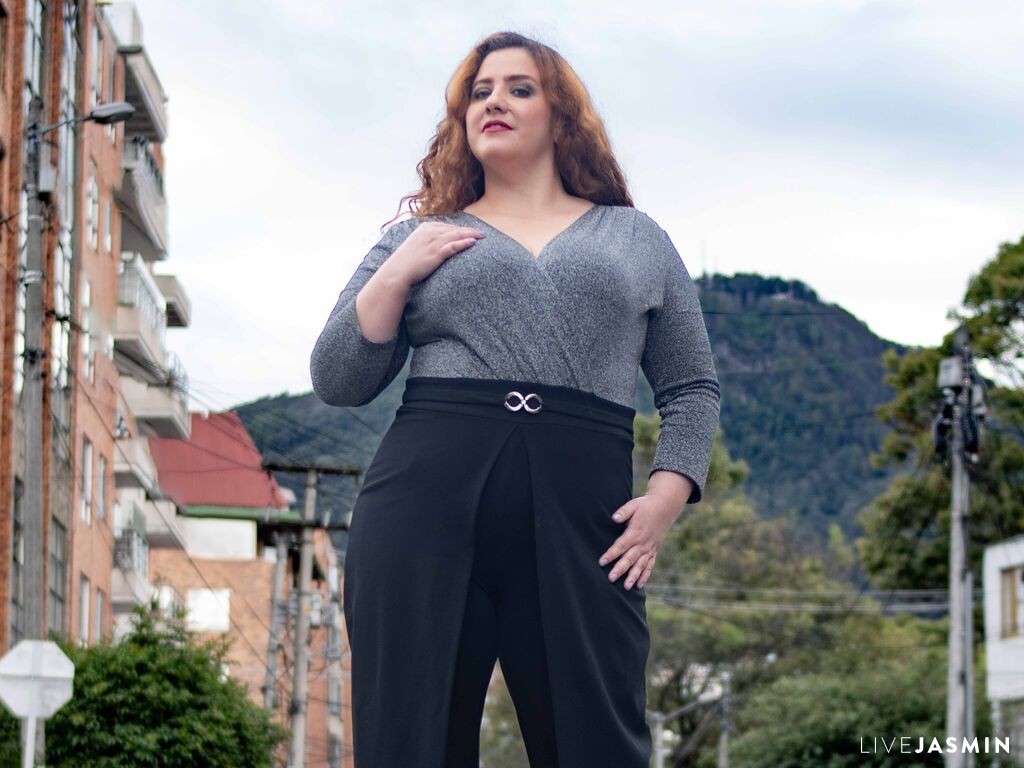 FreyaSeid model profile and live status