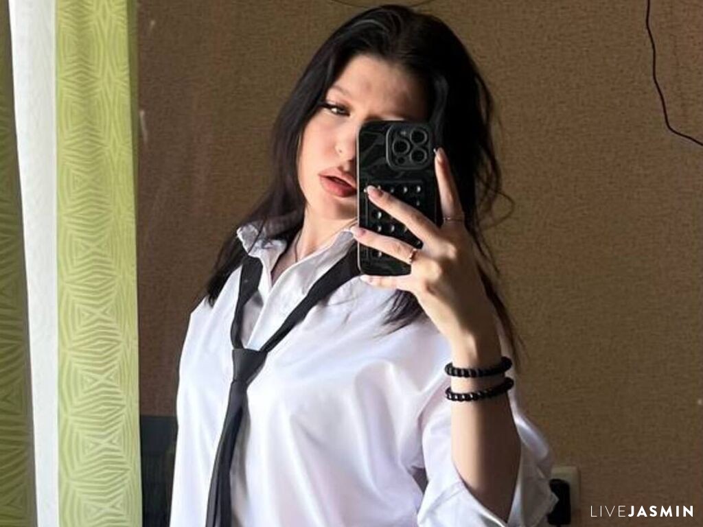 Cam girl profile image for GaleGilner