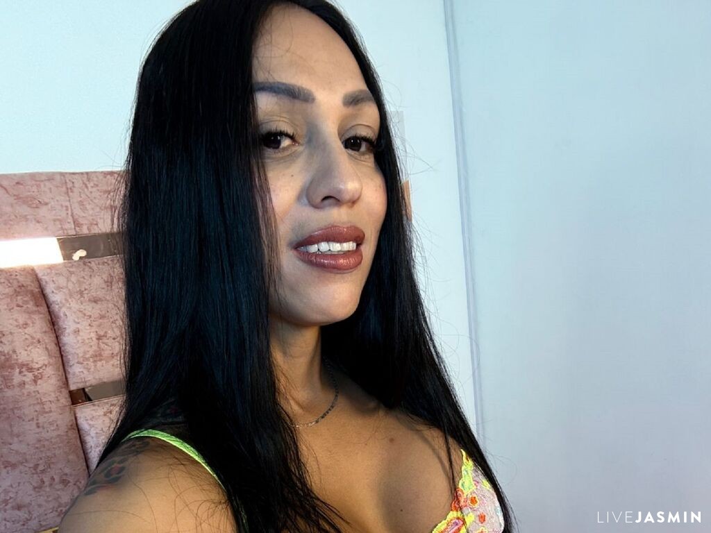 Cam girl profile image for GiaRubiano