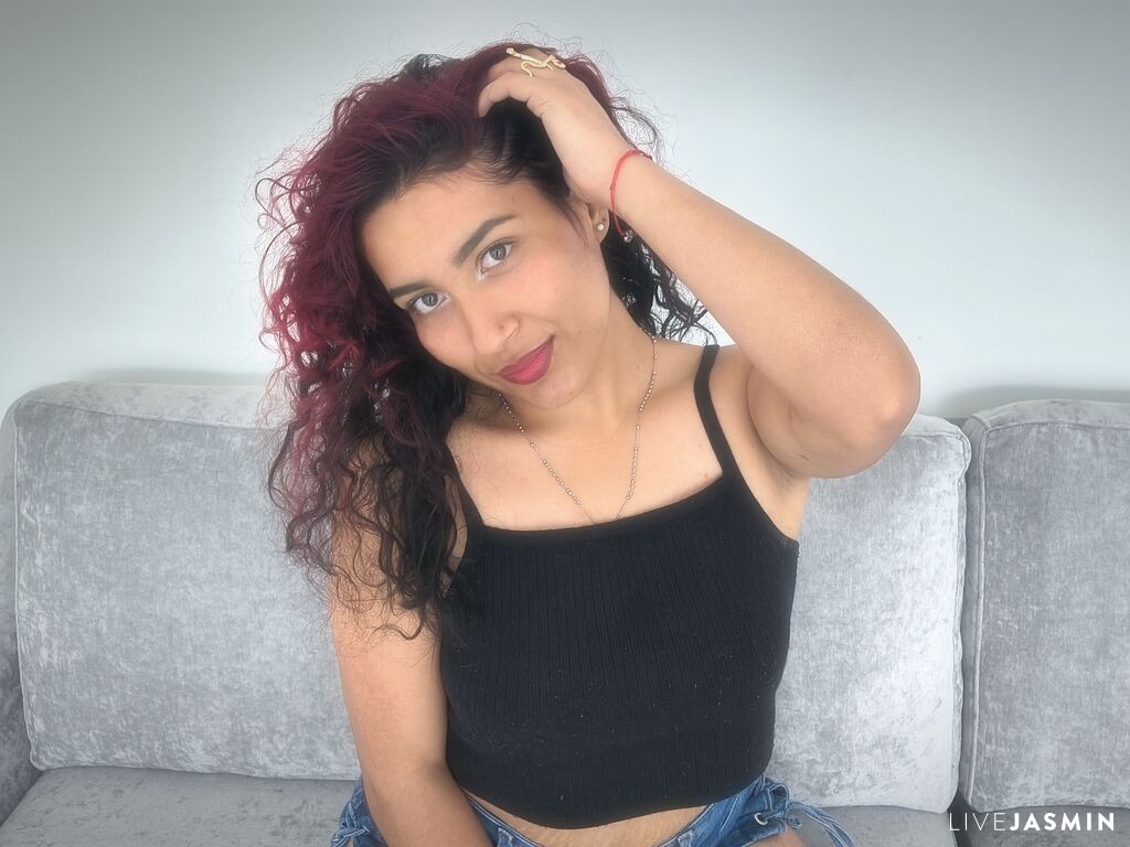 Cam girl profile image for GiannaPeyton