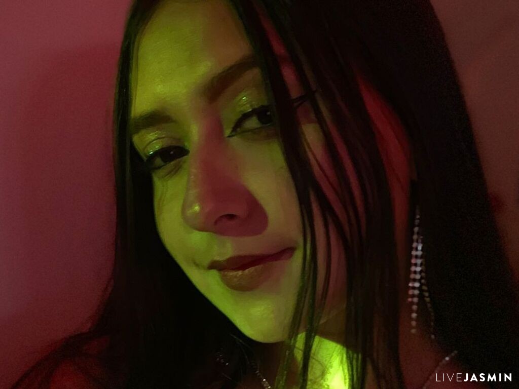 Browse GiselleLaurens live chat profile