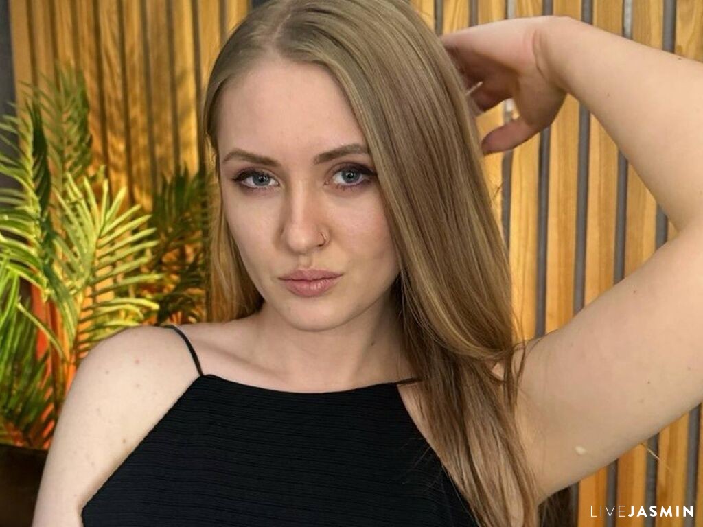 GoldenLolali live cam girl profile