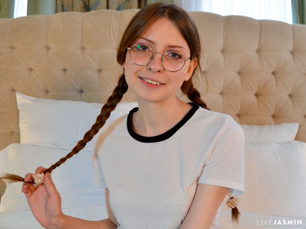 Cam girl profile image for GraceRoads
