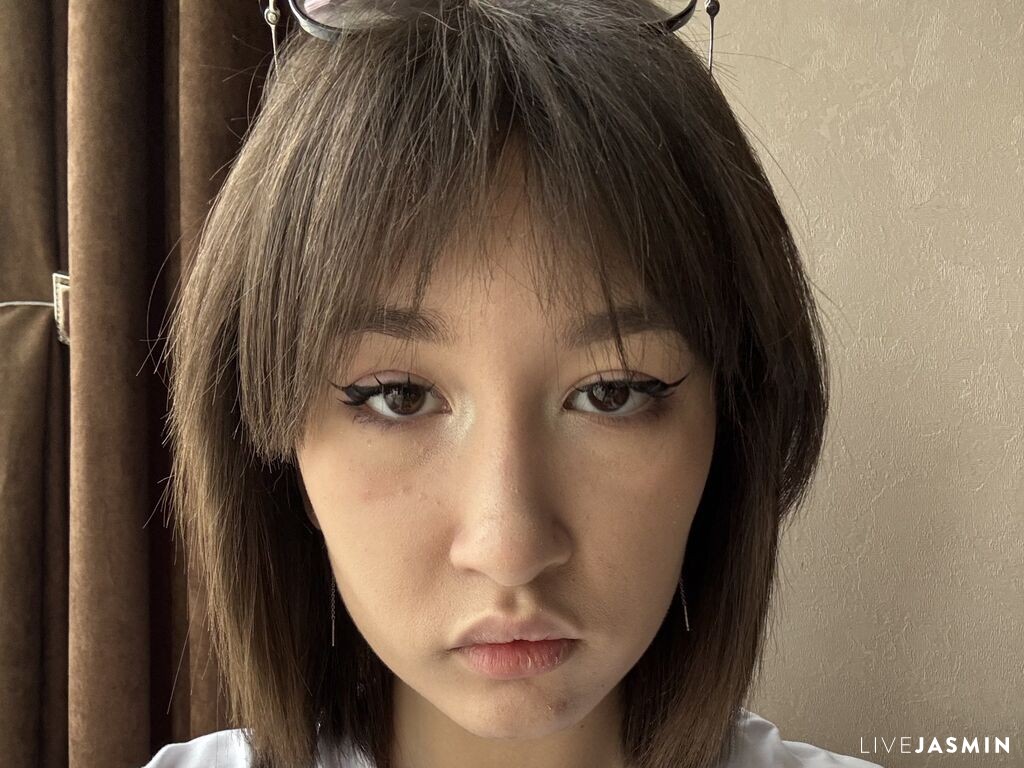 Cam girl profile image for GraciaWitsell