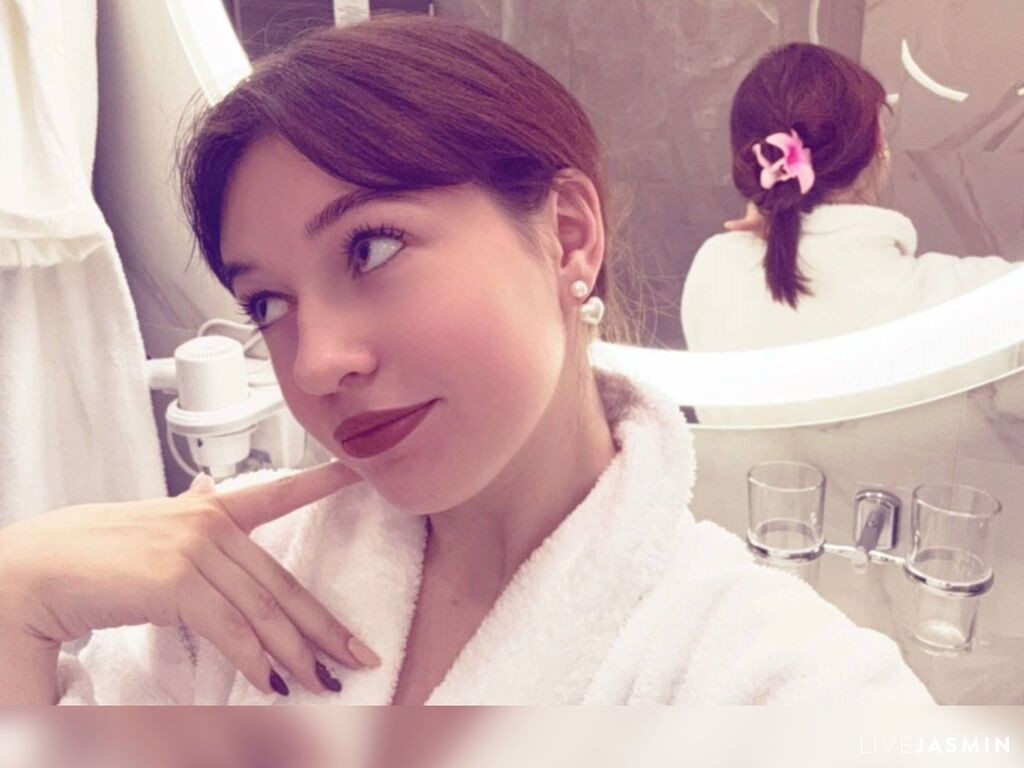 Cam girl profile image for GudrunManzone