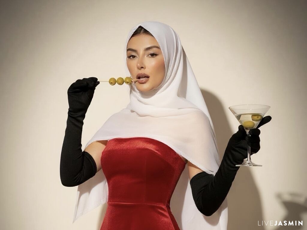 View HalaiaNoor on AlwaysCamGirls