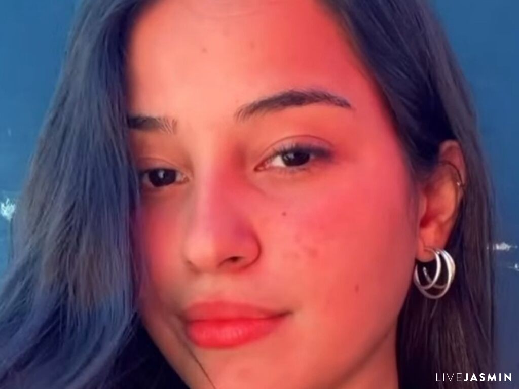 Cam girl profile image for HannyMia