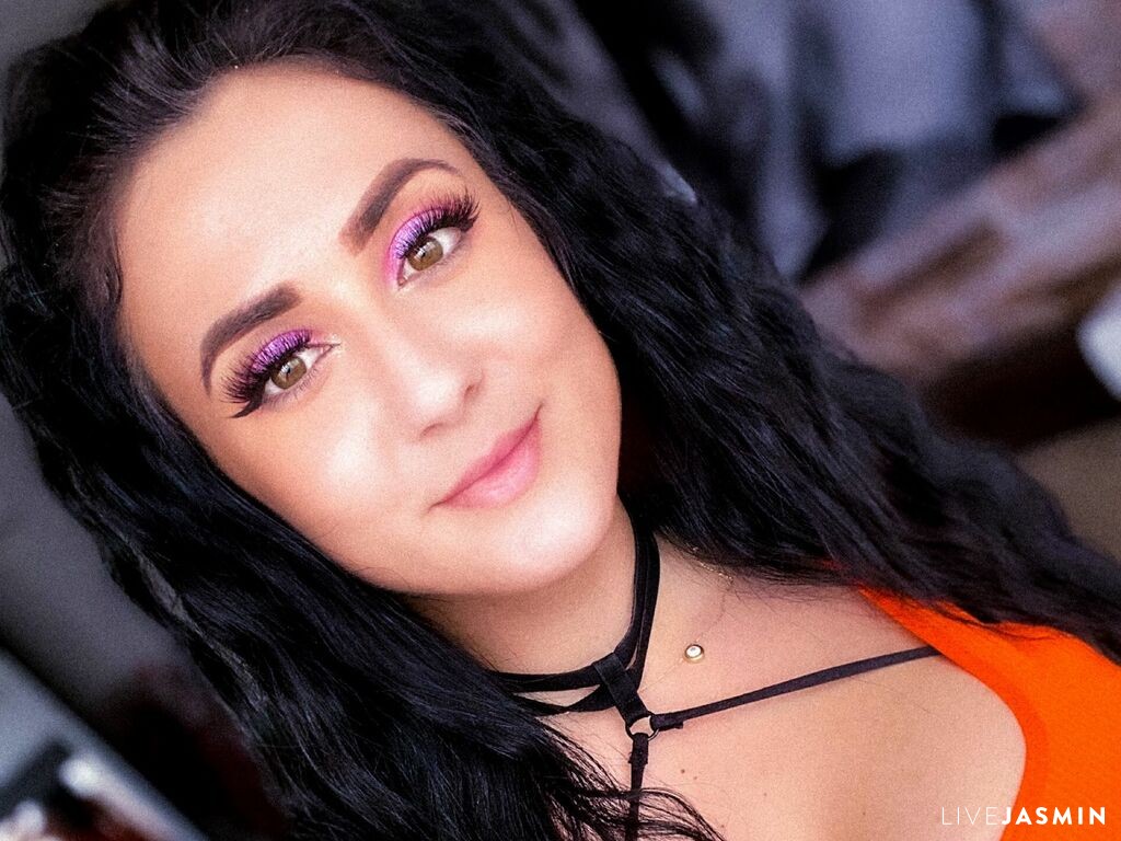 Cam girl profile image for HeatherLindsey
