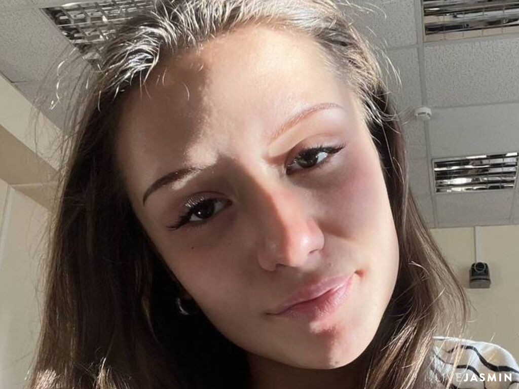 HeidyDuggar model profile and live status