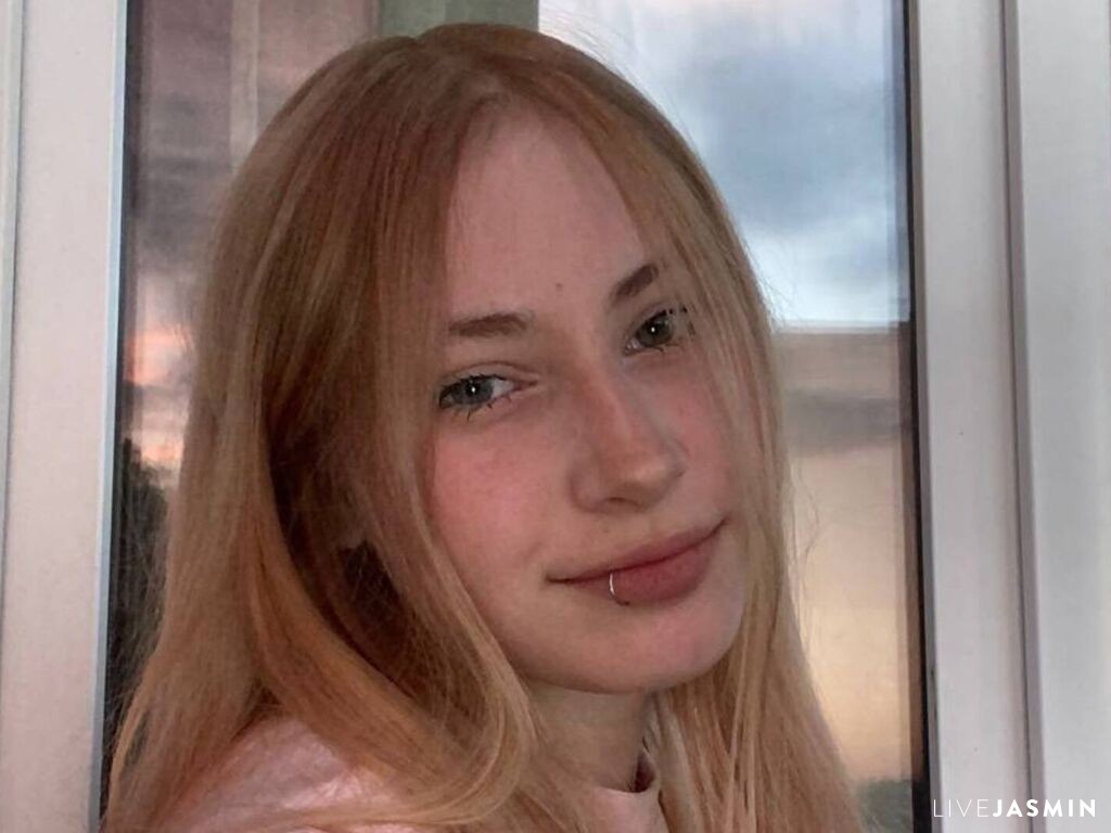 Cam girl profile image for HelaineSchecter