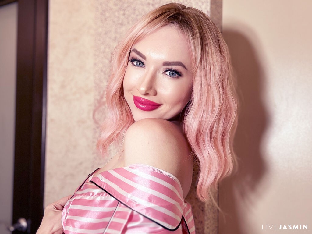 HelenOliver model profile and live status