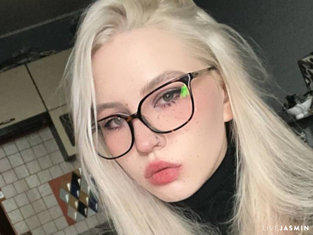 HettieReagen model profile and live status