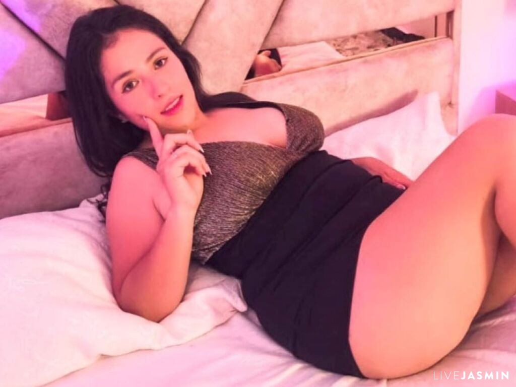 HilaryJhones model profile and live status