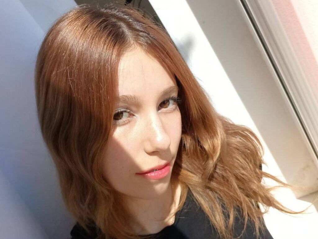 Browse HoaSirna live chat profile