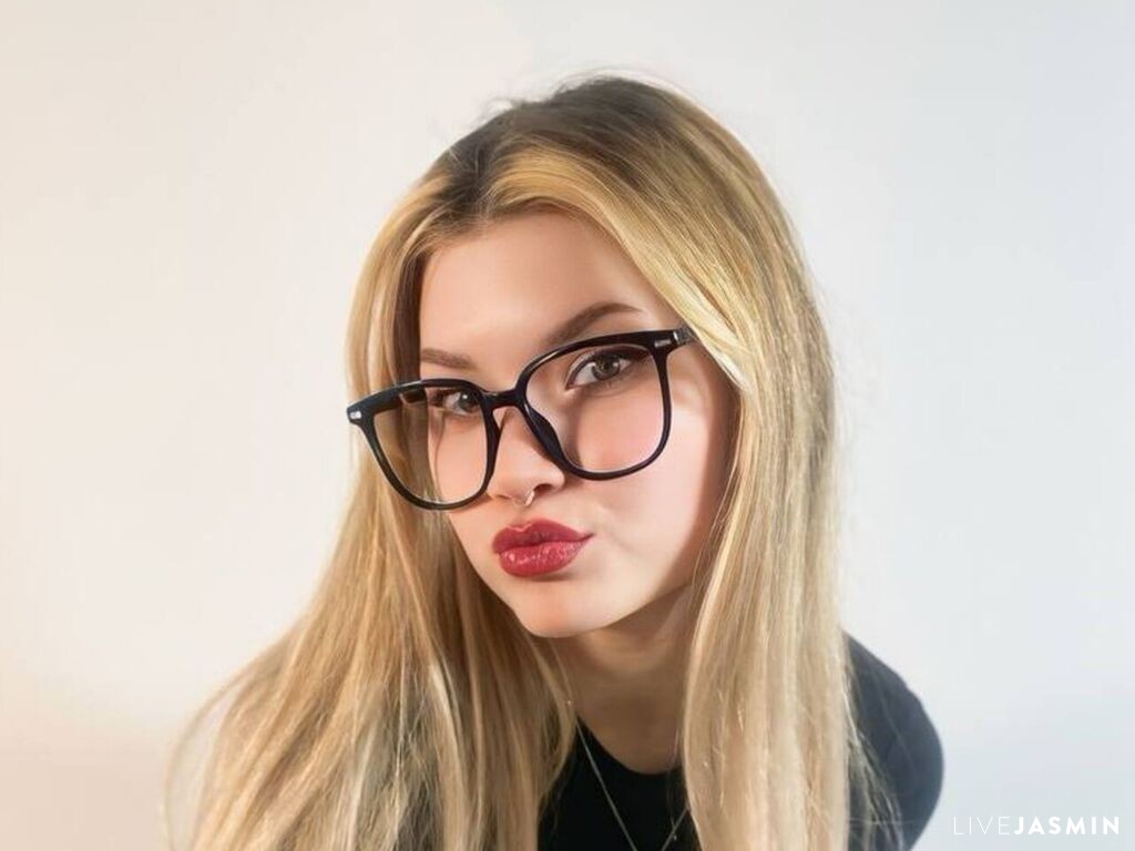 Cam girl profile image for HortensiaBastida