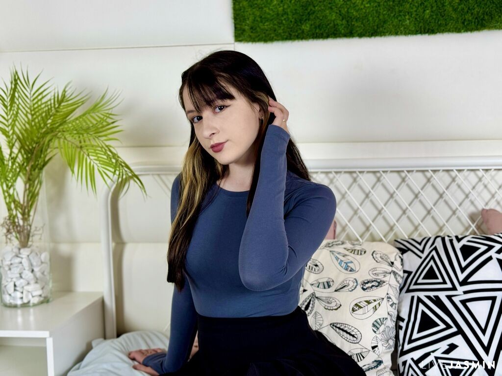 Cam girl profile image for IdaMack