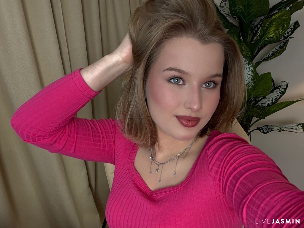 View ImiRubens cam profile and live status