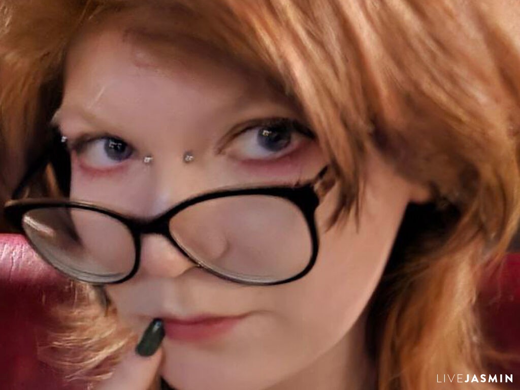 Cam girl profile image for InezHiefnar