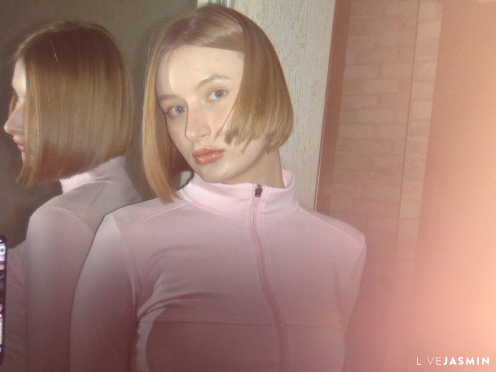 Cam girl profile image for IngraKate