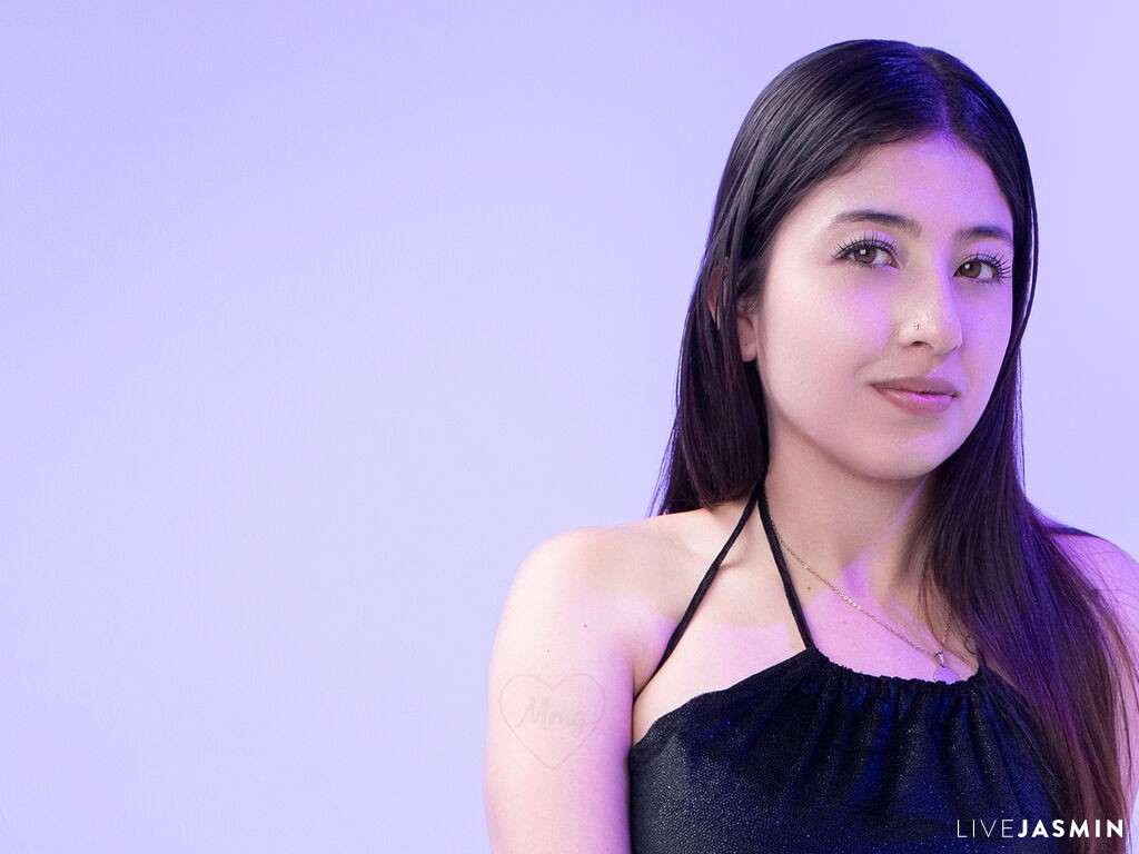 View IsabellaCole live cam profile