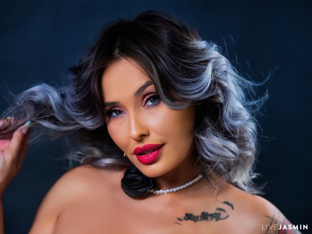 IssaSmith live cam girl profile