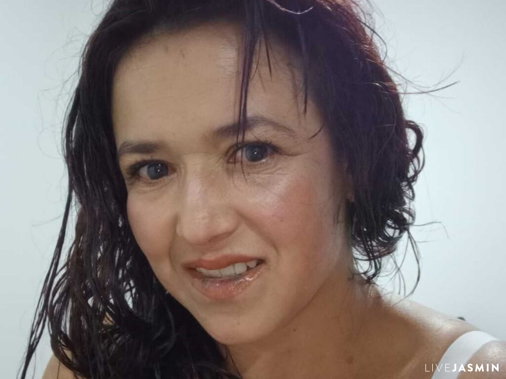 IvanniaLawrence live cam girl profile