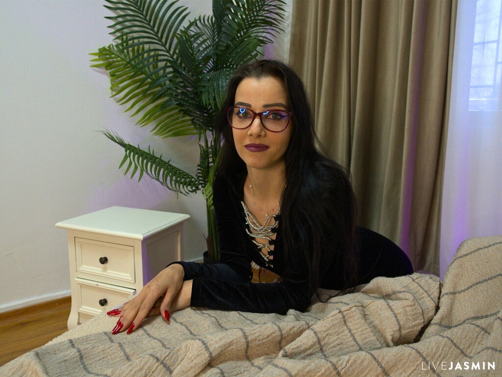 IvyStone LiveJasmin model profile