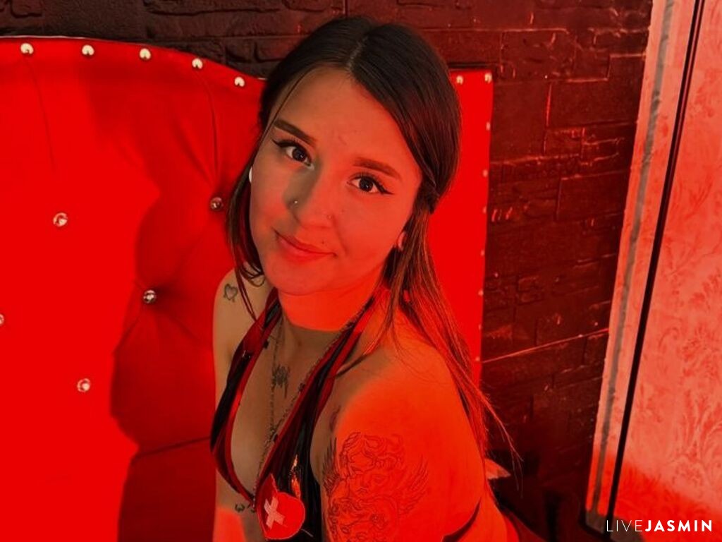 IzaNoire LiveJasmin model profile