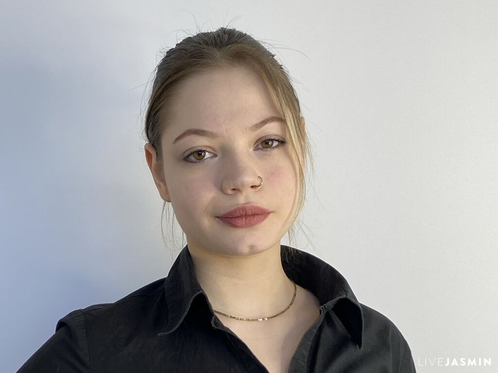 Cam girl profile image for JanuaryBuswell