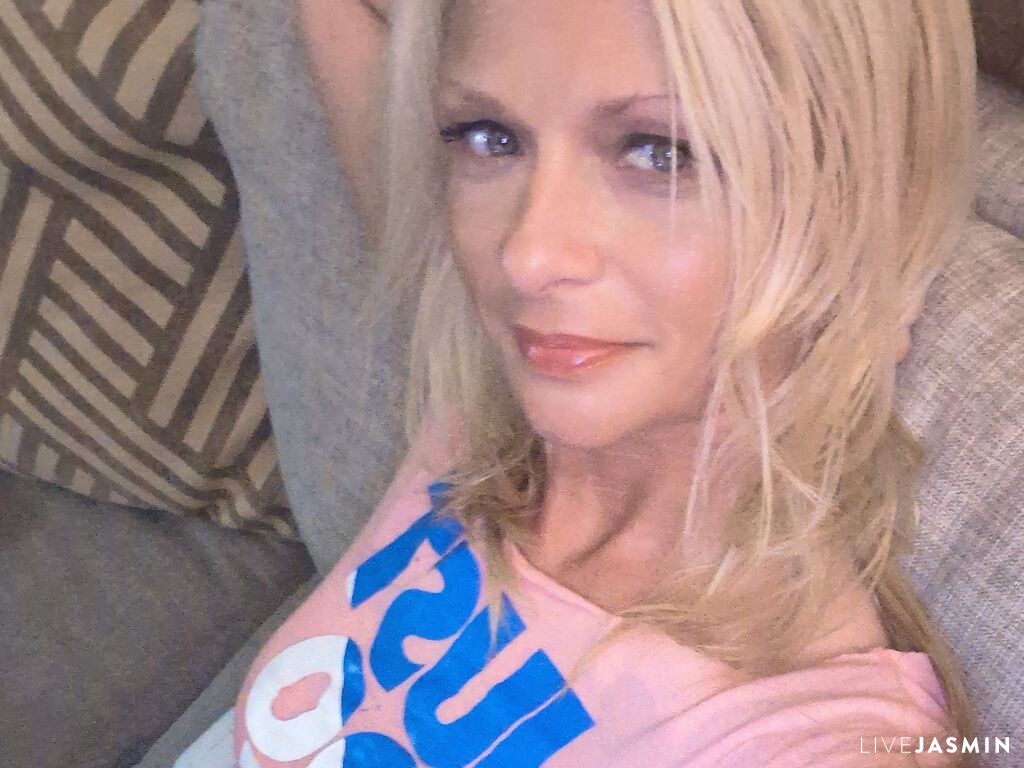 Cam girl profile image for JayJemini