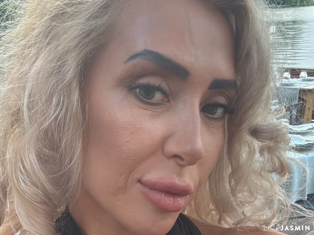 Profile photo for JenniferRein