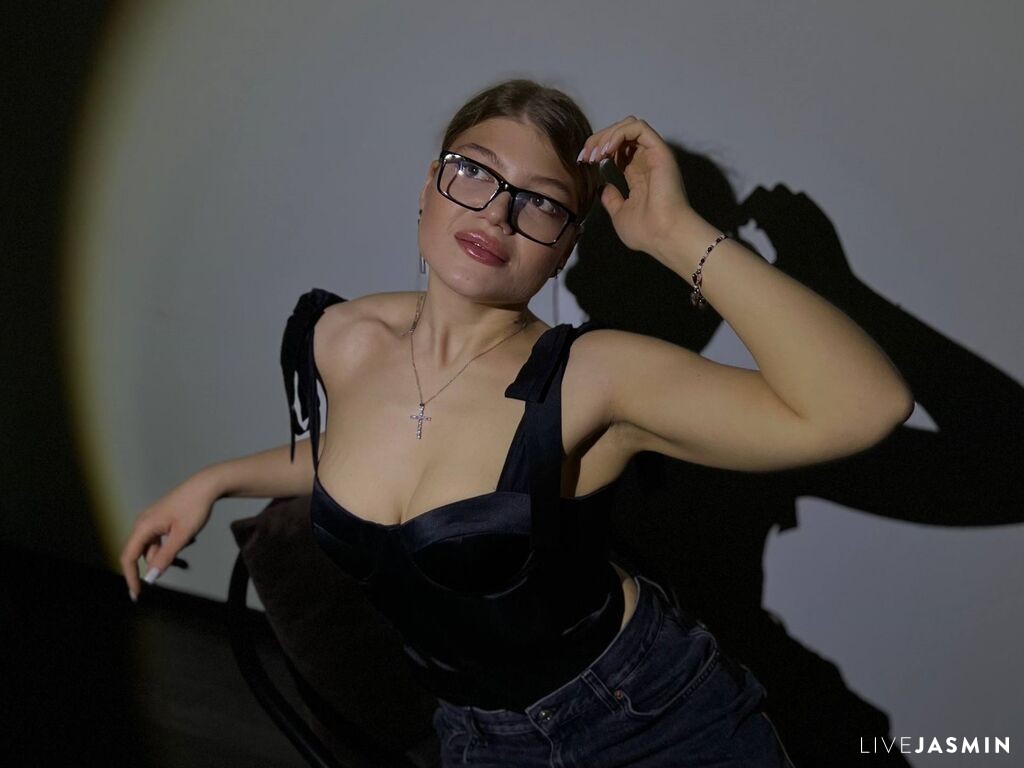 Browse JennyBlossom live chat profile