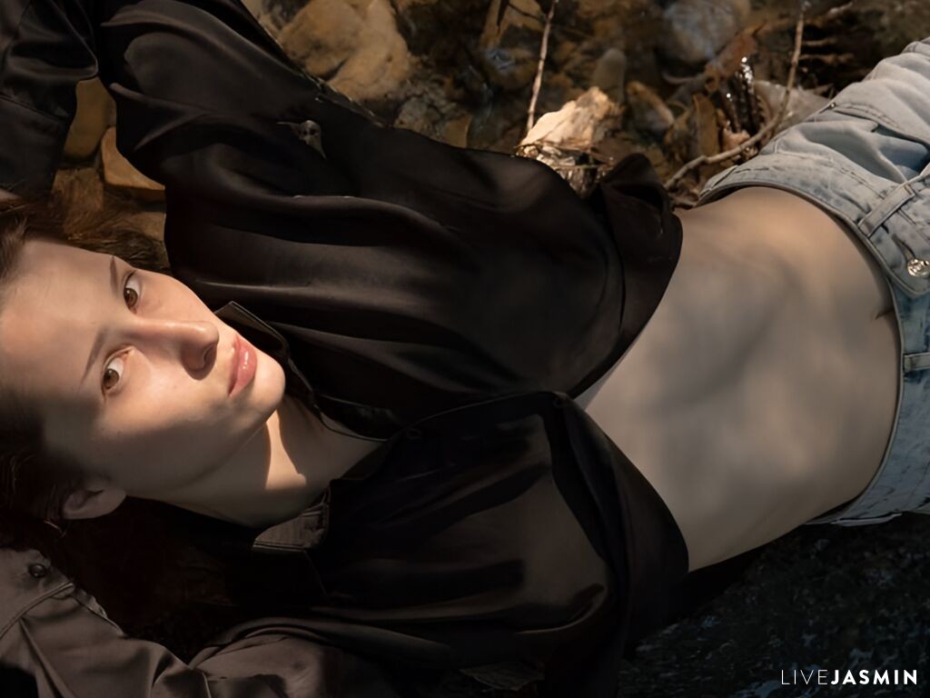 Cam girl profile image for JerricaGanoung