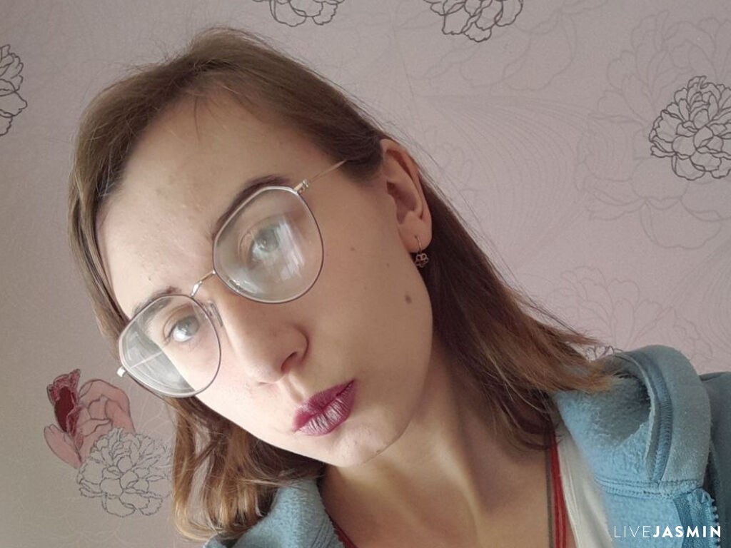 JoanneReedy model profile and live status