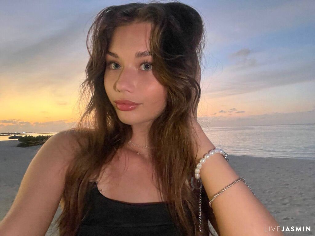 Cam girl profile image for JolandaVarnum