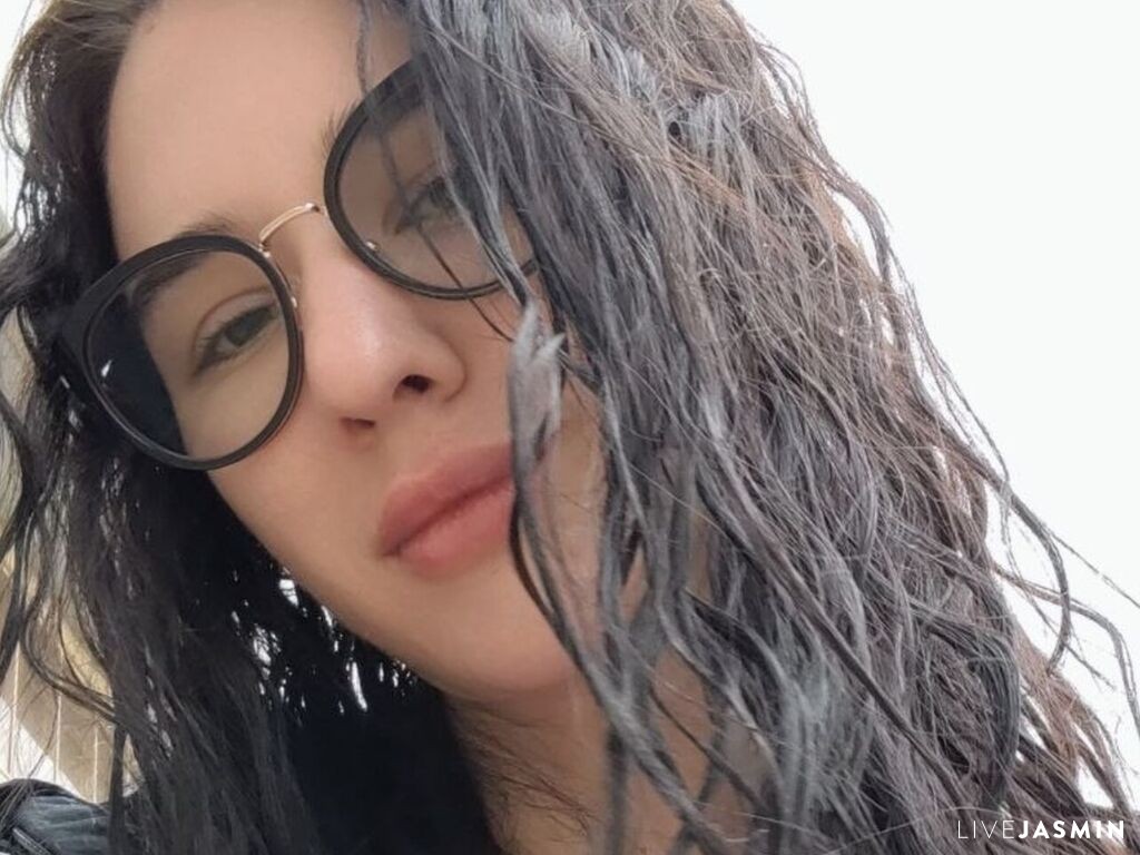 Browse JosieAlegna live chat profile
