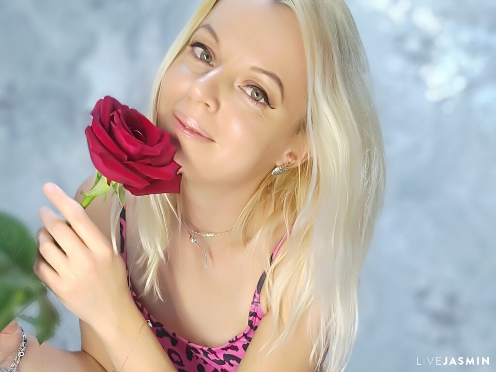 JoyDiaz live cam girl profile