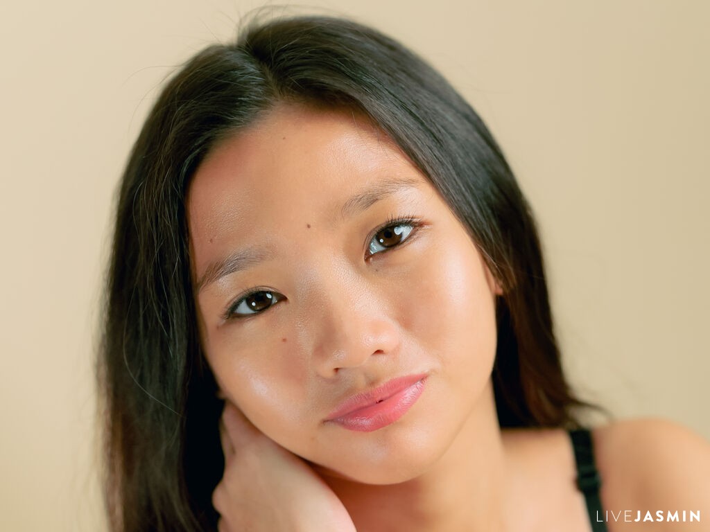 Browse JoyPetite live chat profile