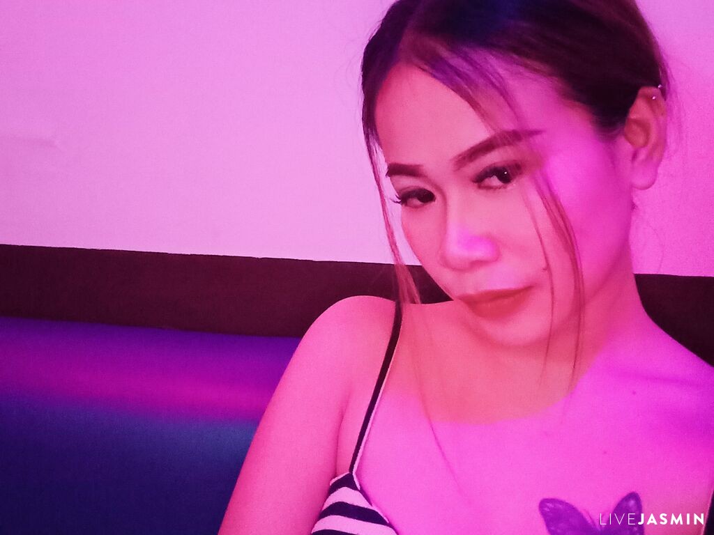 Cam girl profile image for JoySibaya