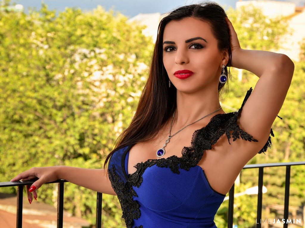 Live cam profile for JuliaHayss